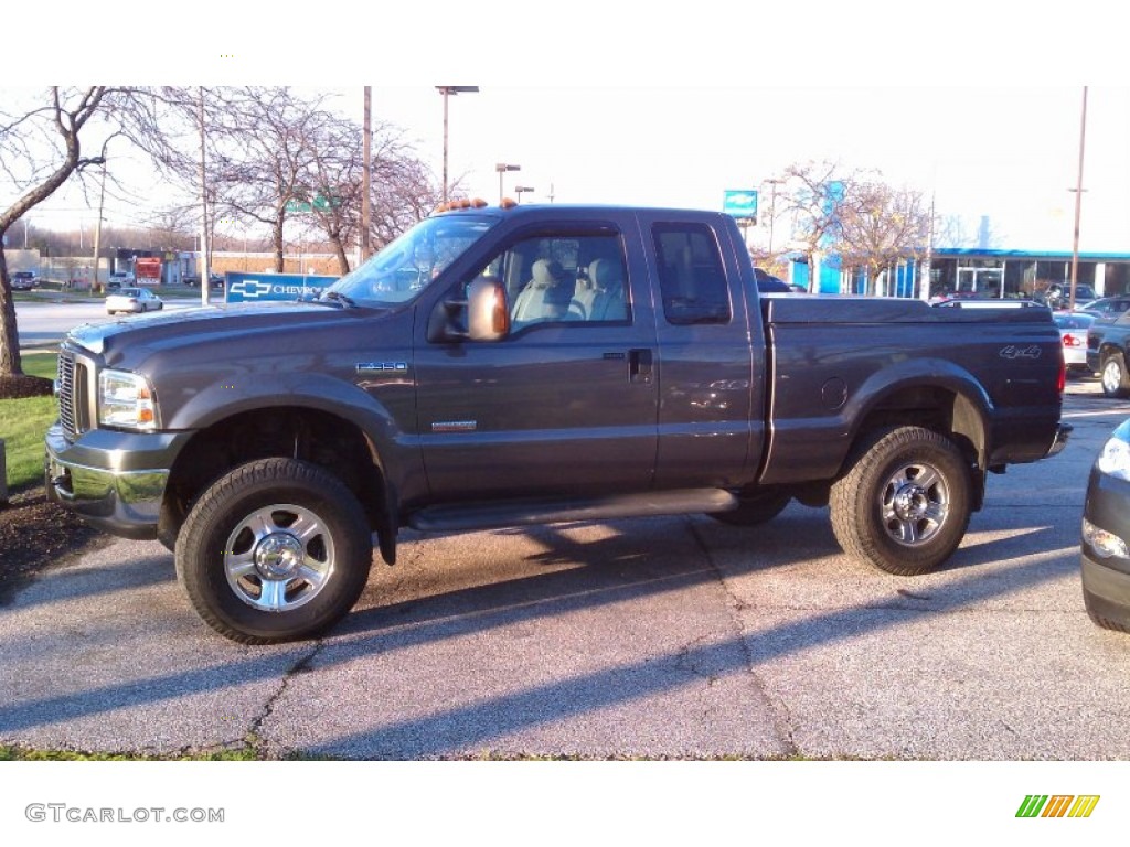 2005 F350 Super Duty Lariat SuperCab 4x4 - Dark Shadow Grey Metallic / Medium Flint photo #3