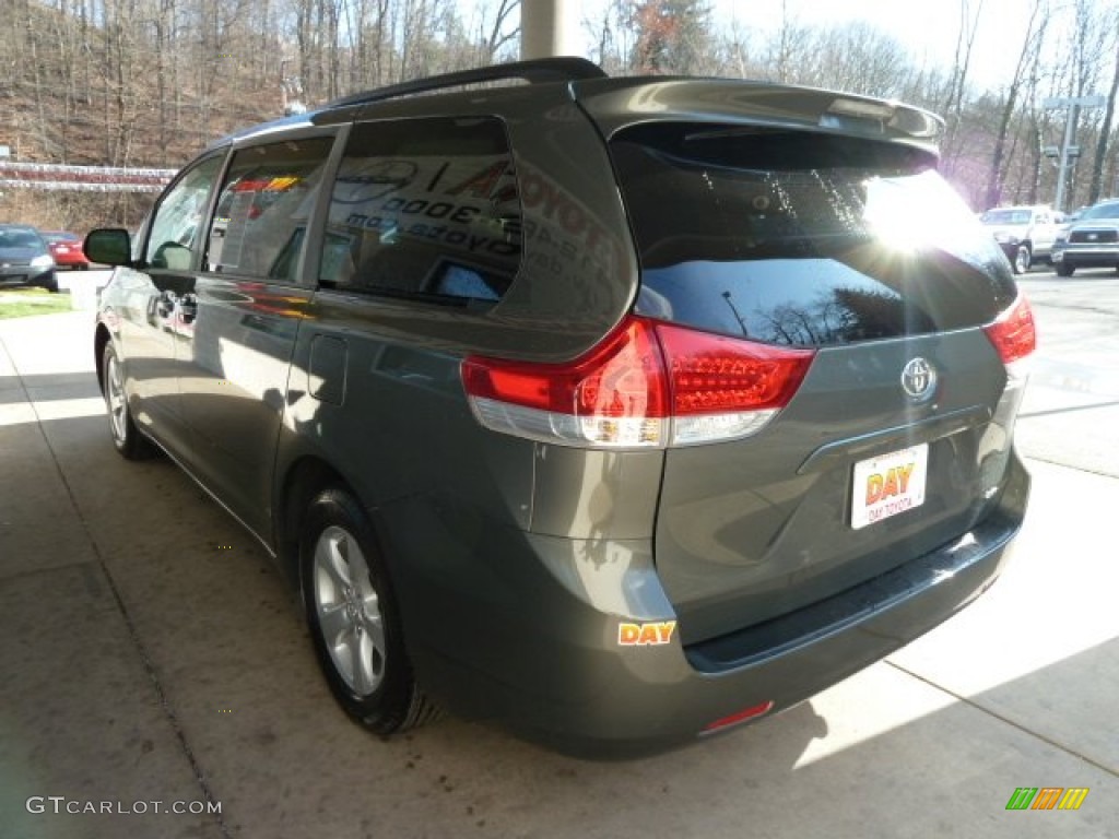 2012 Sienna LE - Cypress Green Pearl / Light Gray photo #4