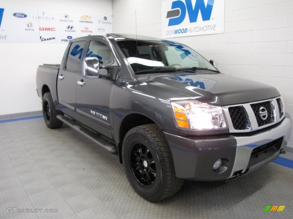 2005 Titan LE Crew Cab 4x4 - Smoke Gray / Graphite/Titanium photo #1