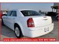Bright White - 300 Touring Photo No. 3