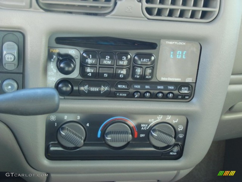 2000 Chevrolet Blazer LT Audio System Photos
