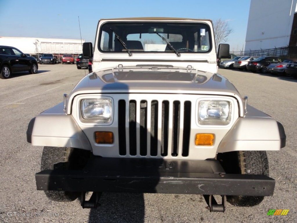 1995 Wrangler Rio Grande 4x4 - Light Pearlstone Pearl / Spice Beige photo #3