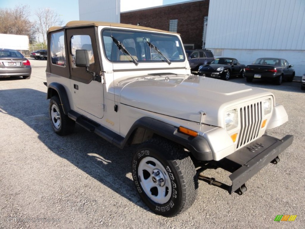 1995 Wrangler Rio Grande 4x4 - Light Pearlstone Pearl / Spice Beige photo #4