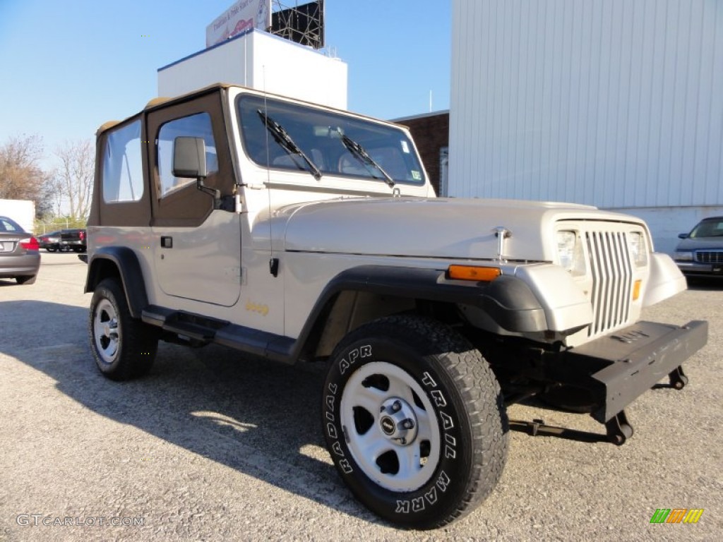 1995 Wrangler Rio Grande 4x4 - Light Pearlstone Pearl / Spice Beige photo #5