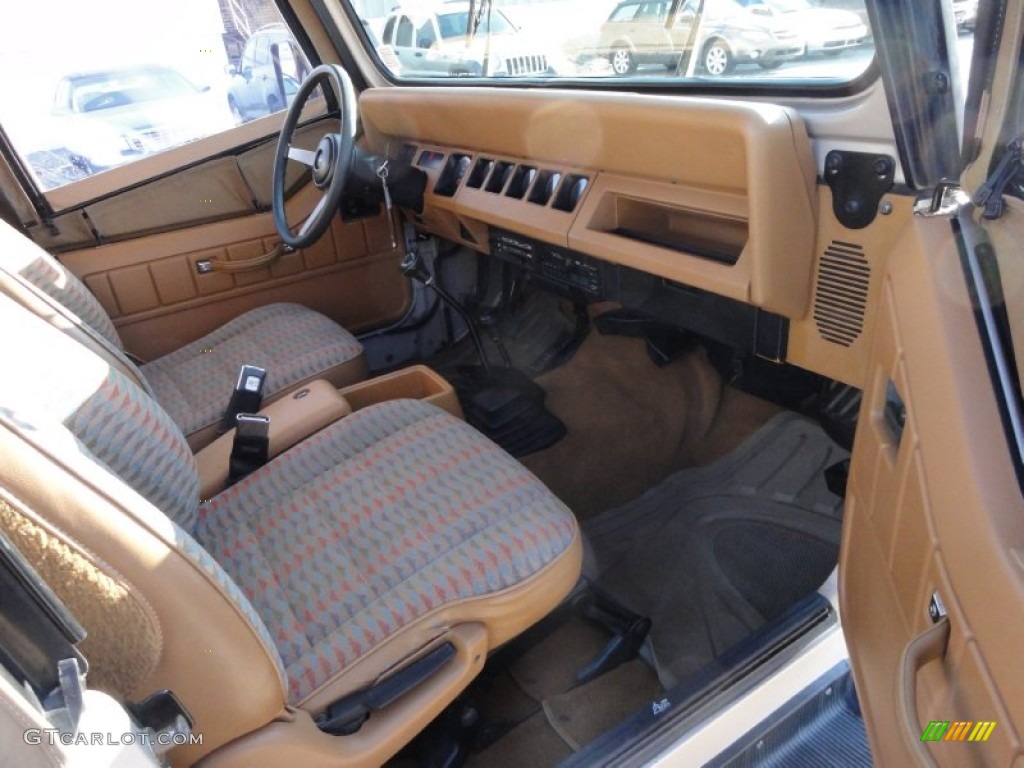1995 Wrangler Rio Grande 4x4 - Light Pearlstone Pearl / Spice Beige photo #17