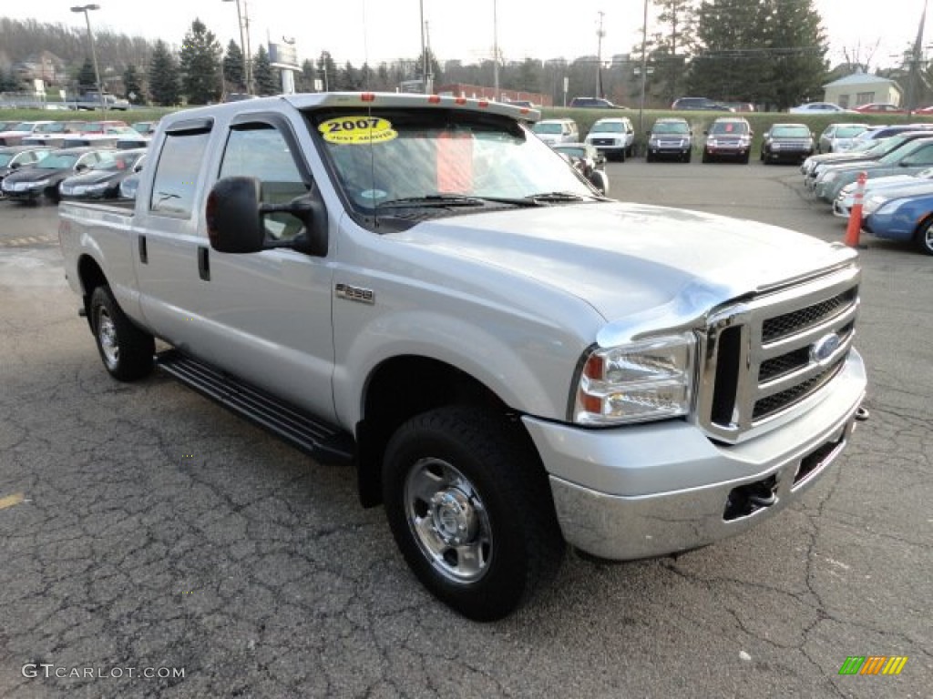 Silver Metallic 2007 Ford F250 Super Duty Lariat Crew Cab 4x4 Exterior Photo #57786193