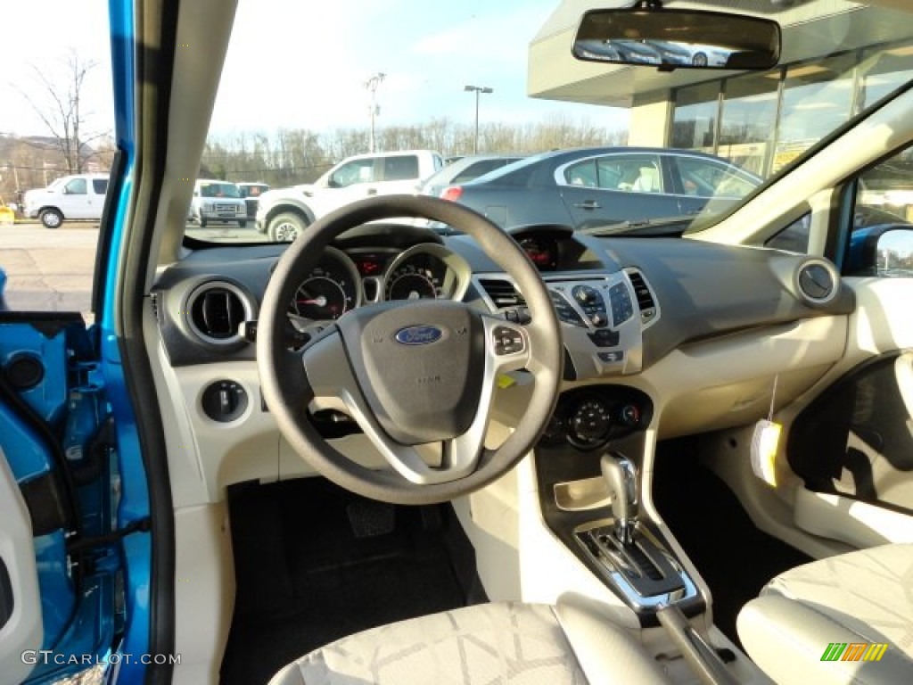 2012 Ford Fiesta SE Hatchback Light Stone/Charcoal Black Dashboard Photo #57786564