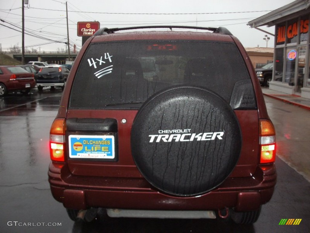 2003 Tracker 4WD Hard Top - Medium Red Metallic / Medium Gray photo #14