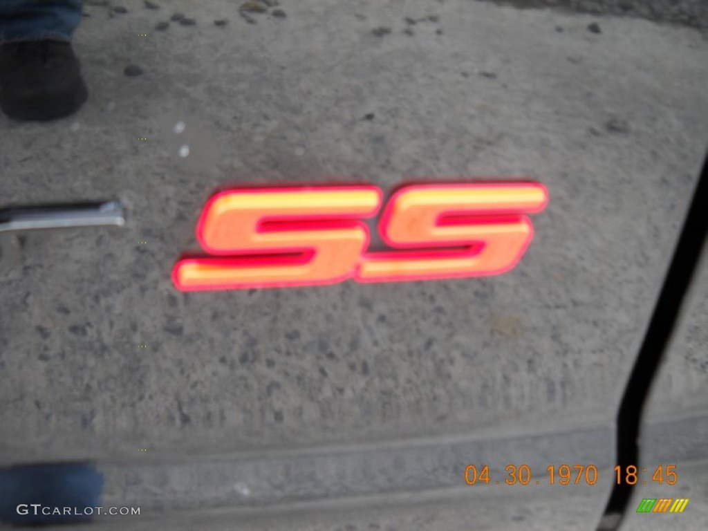 2001 Chevrolet Monte Carlo SS Marks and Logos Photos