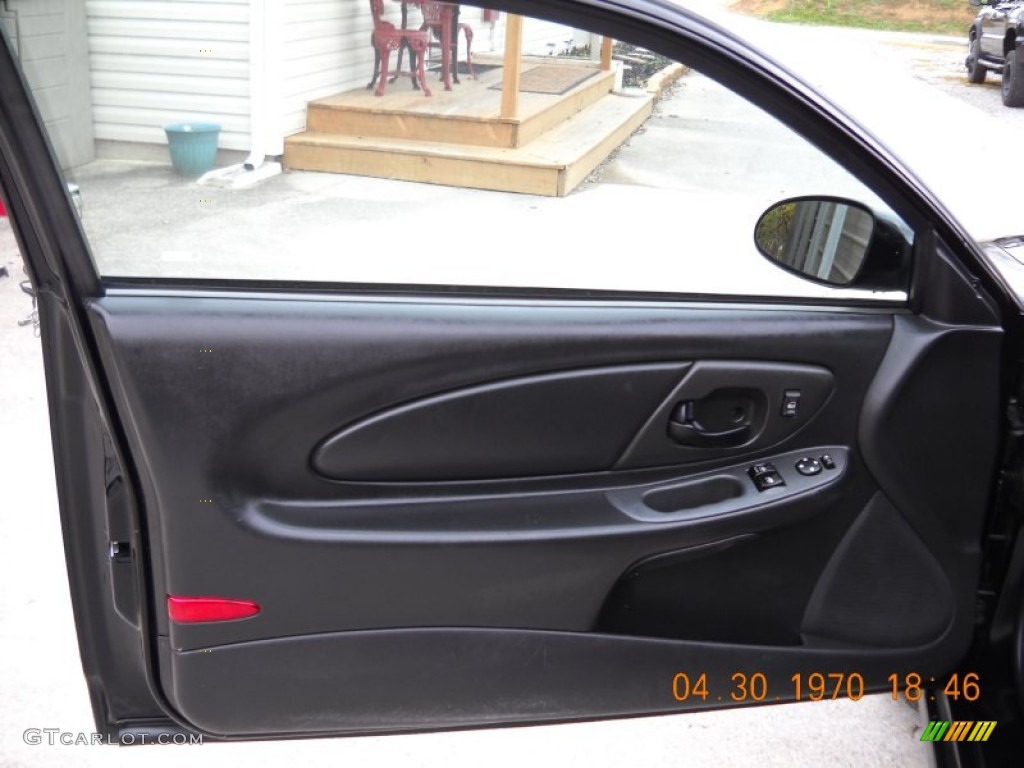 2001 Chevrolet Monte Carlo SS Ebony Black Door Panel Photo #57801566