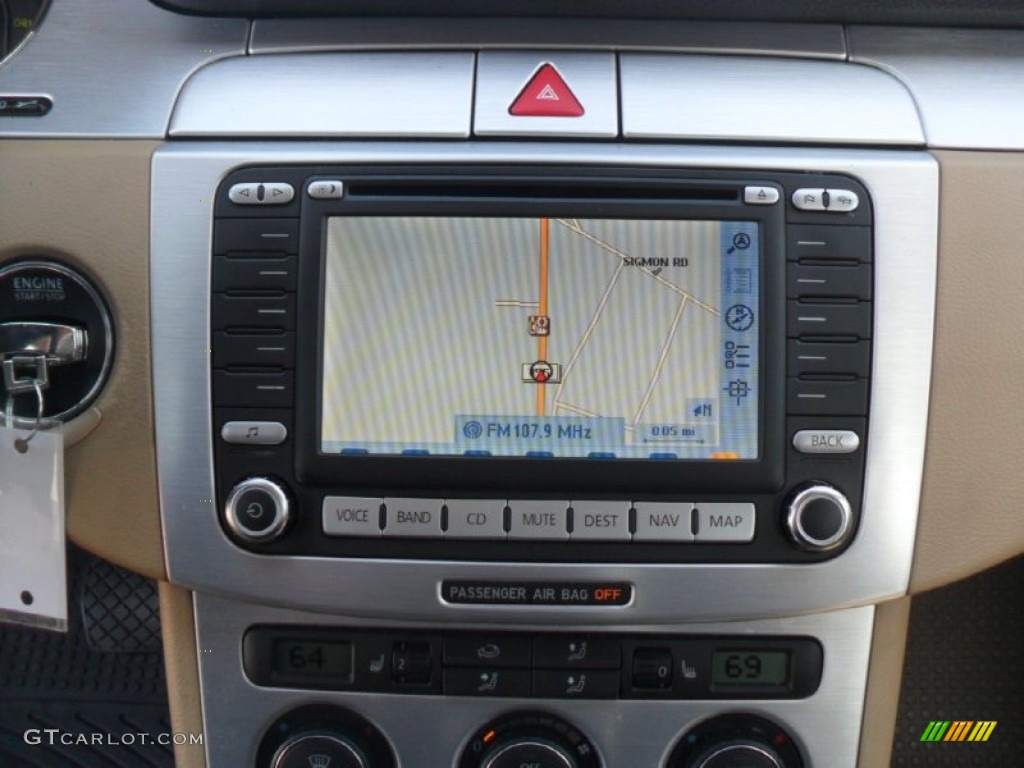 2008 Volkswagen Passat VR6 Sedan Navigation Photos