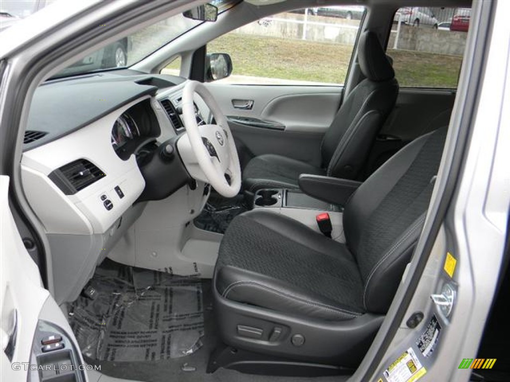 2011 Sienna SE - Silver Sky Metallic / Dark Charcoal photo #12