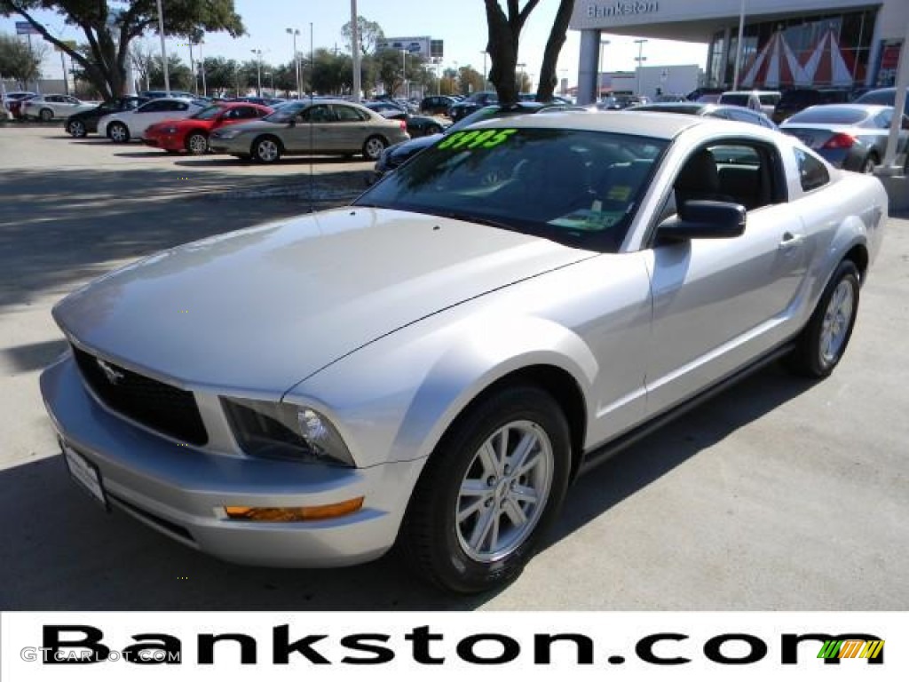 2005 Mustang V6 Deluxe Coupe - Satin Silver Metallic / Light Graphite photo #1