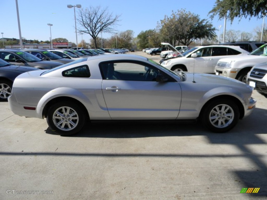 2005 Mustang V6 Deluxe Coupe - Satin Silver Metallic / Light Graphite photo #3