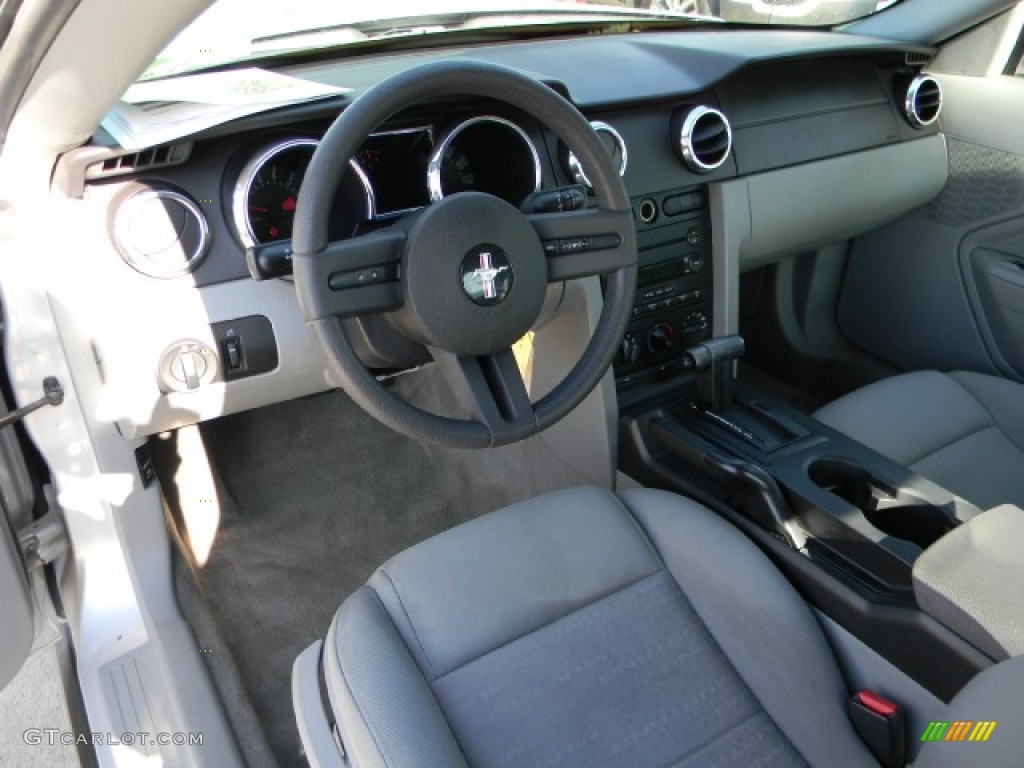 2005 Mustang V6 Deluxe Coupe - Satin Silver Metallic / Light Graphite photo #9