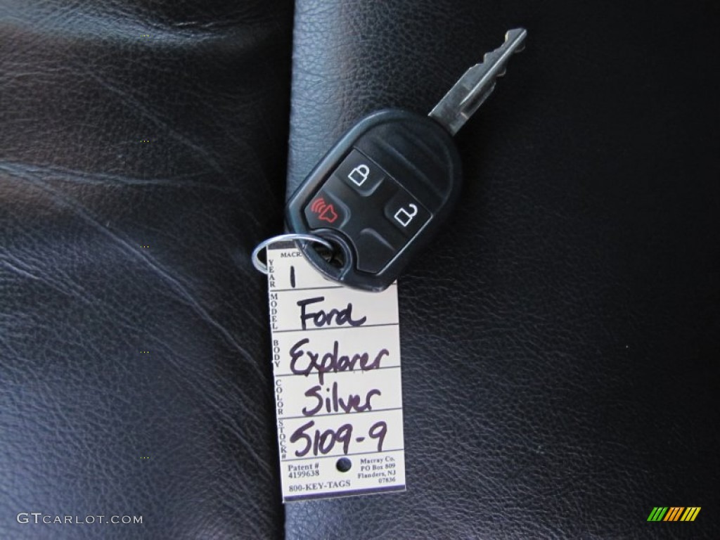 2011 Explorer XLT 4WD - Ingot Silver Metallic / Charcoal Black photo #35