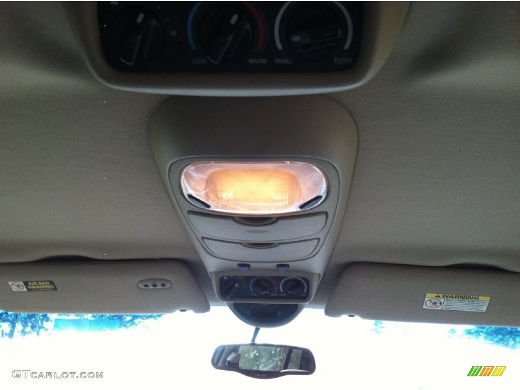 2000 Navigator 4x4 - Laser Red Tinted Metallic / Medium Parchment photo #32