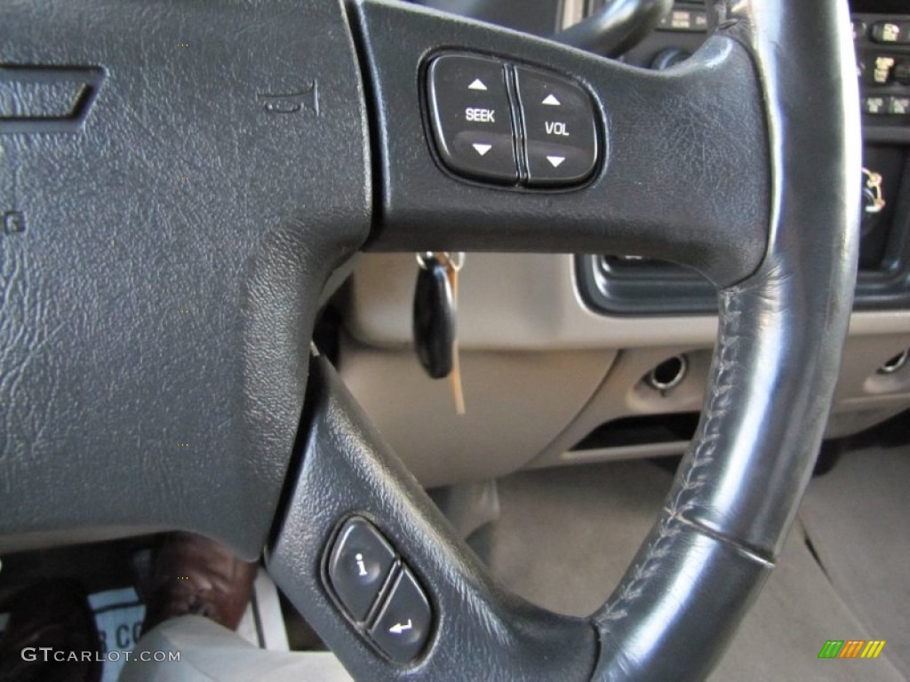 2005 Silverado 1500 LT Crew Cab 4x4 - Victory Red / Tan photo #10