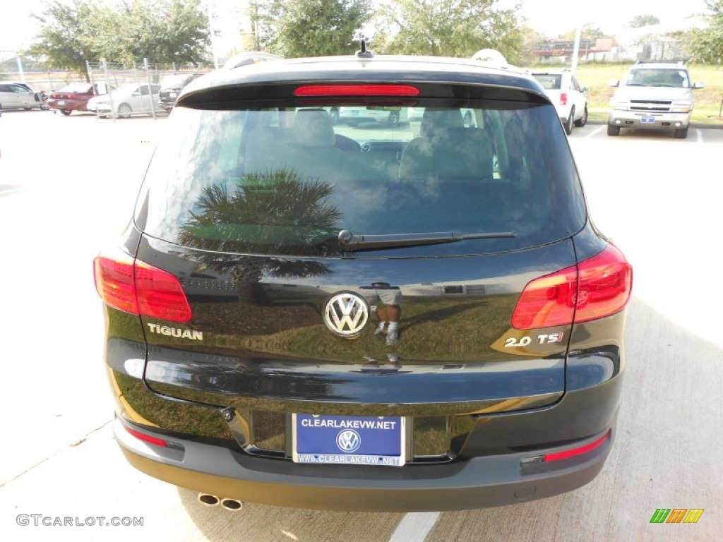 2012 Tiguan SE - Deep Black Metallic / Beige photo #6