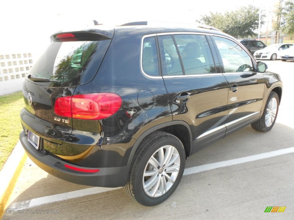 2012 Tiguan SE - Deep Black Metallic / Beige photo #7