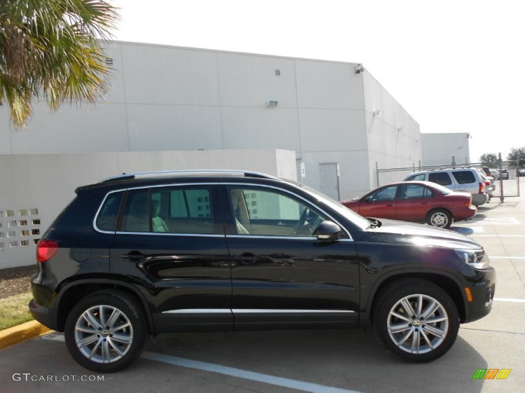 2012 Tiguan SE - Deep Black Metallic / Beige photo #8