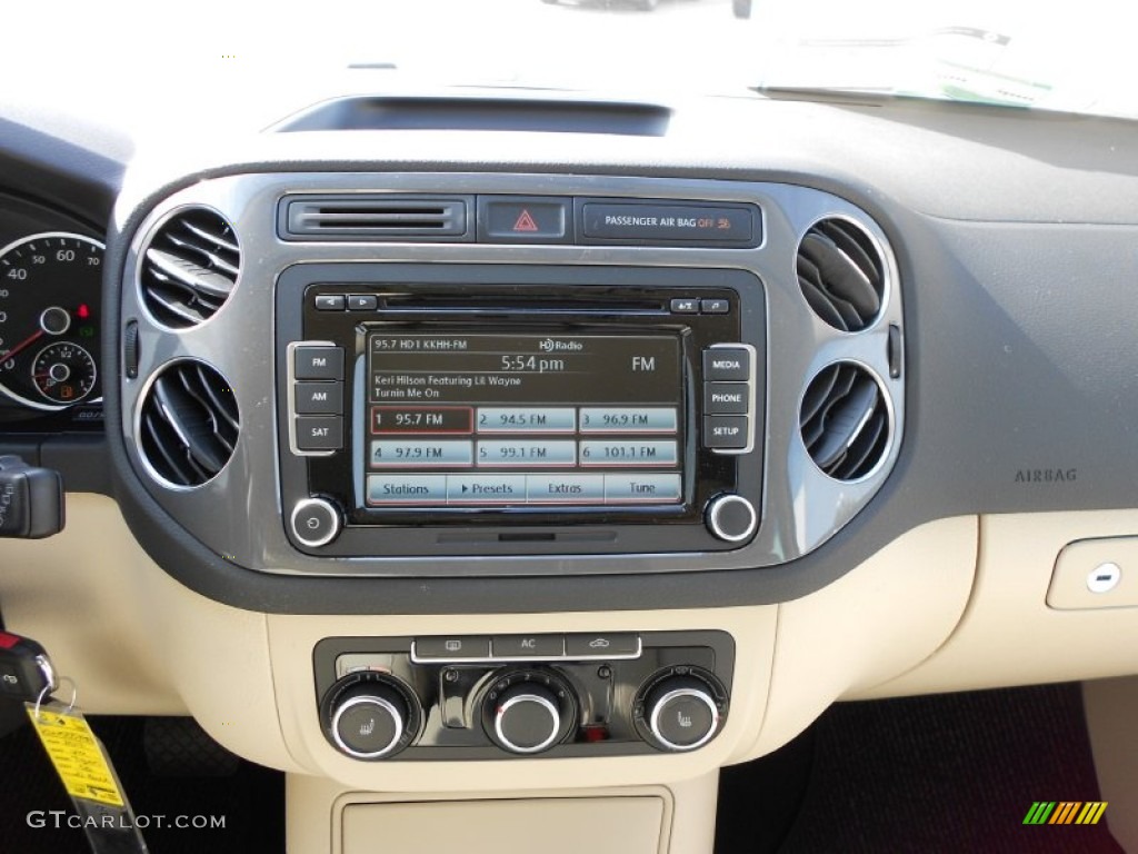 2012 Tiguan SE - Deep Black Metallic / Beige photo #17