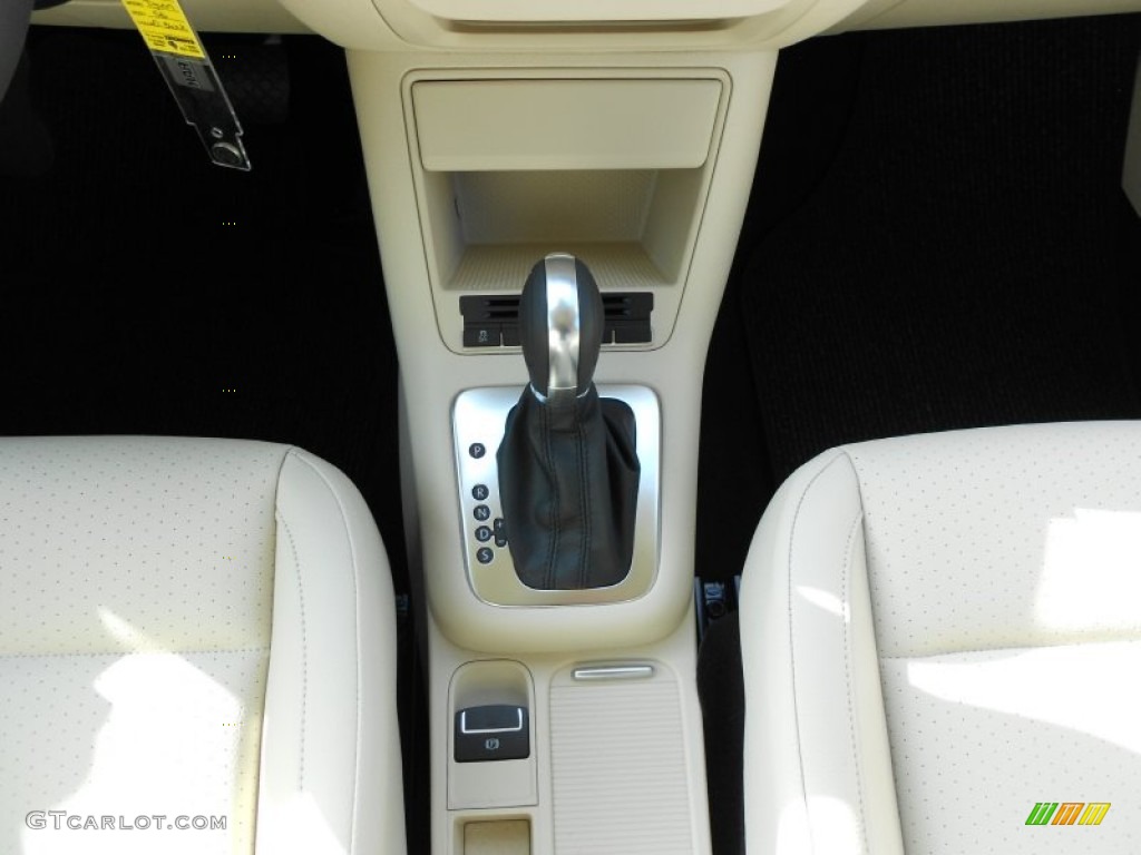 2012 Tiguan SE - Deep Black Metallic / Beige photo #18