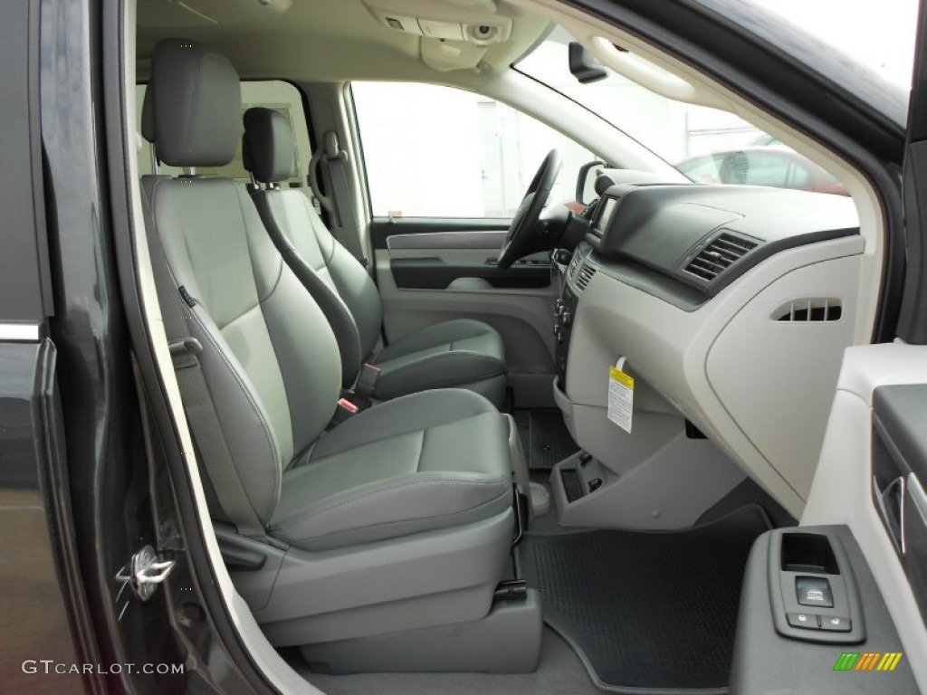 Aero Gray Interior 2012 Volkswagen Routan SE Photo #57836867