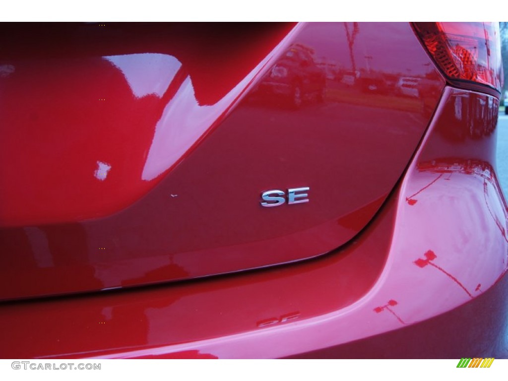 2012 Focus SE Sport 5-Door - Red Candy Metallic / Charcoal Black photo #18