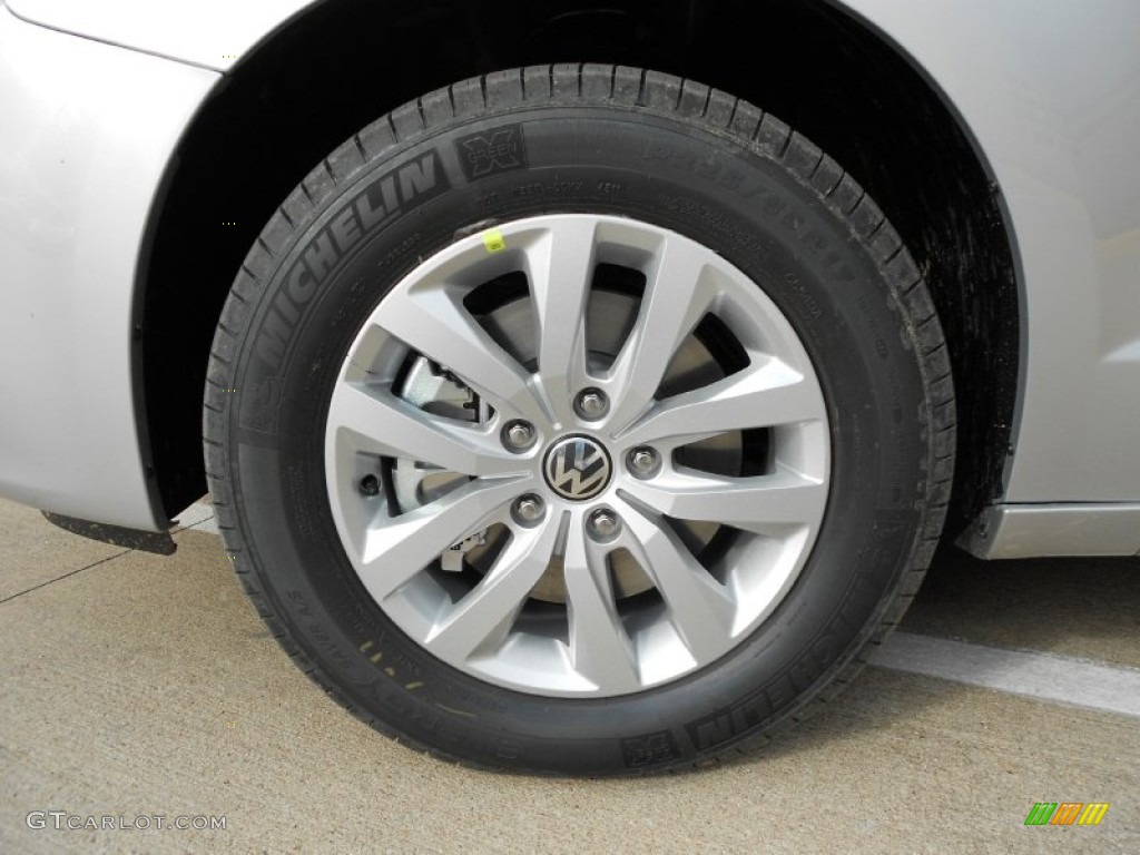 2012 Volkswagen Routan SE Wheel Photo #57837050