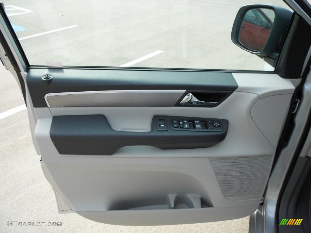 2012 Volkswagen Routan SE Aero Gray Door Panel Photo #57837056