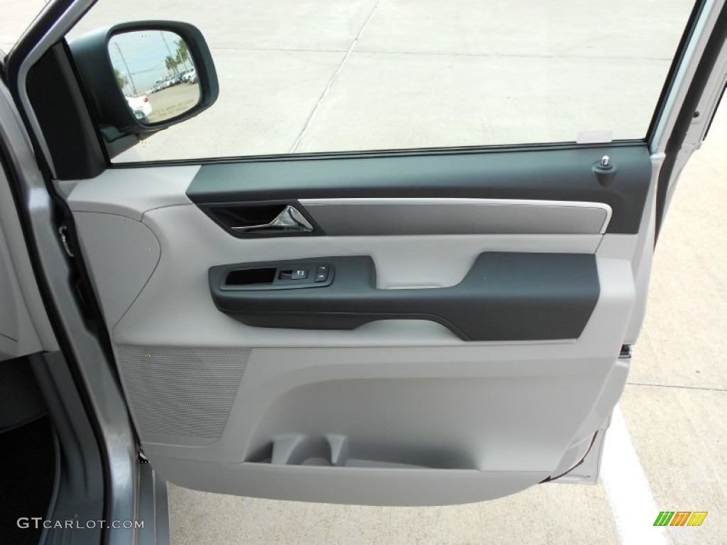 2012 Volkswagen Routan SE Aero Gray Door Panel Photo #57837071