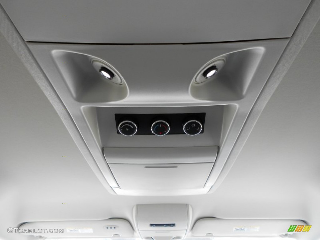 2012 Volkswagen Routan SE Controls Photo #57837170