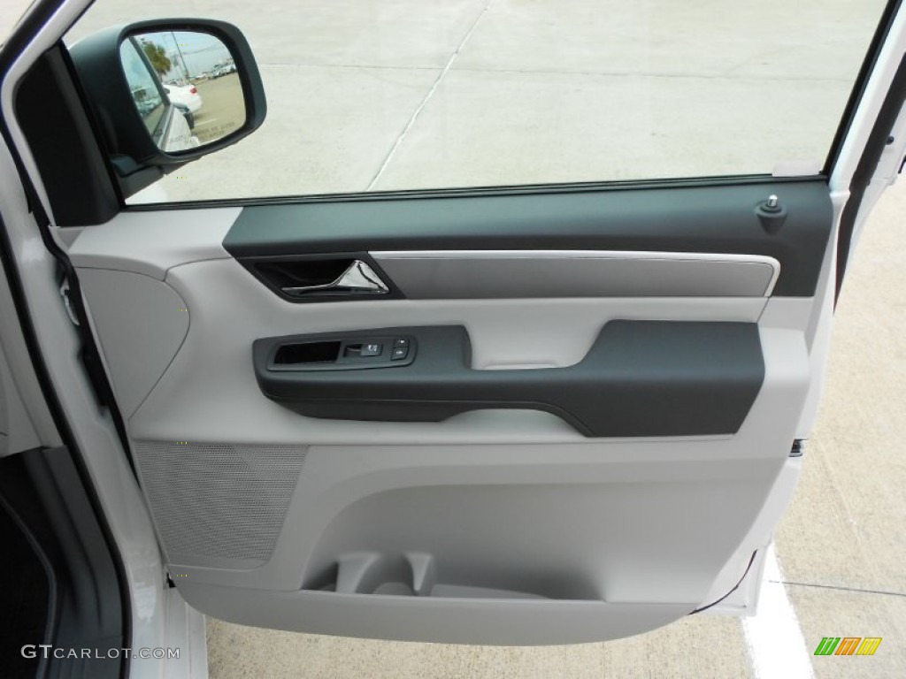 2012 Volkswagen Routan SE Aero Gray Door Panel Photo #57837302