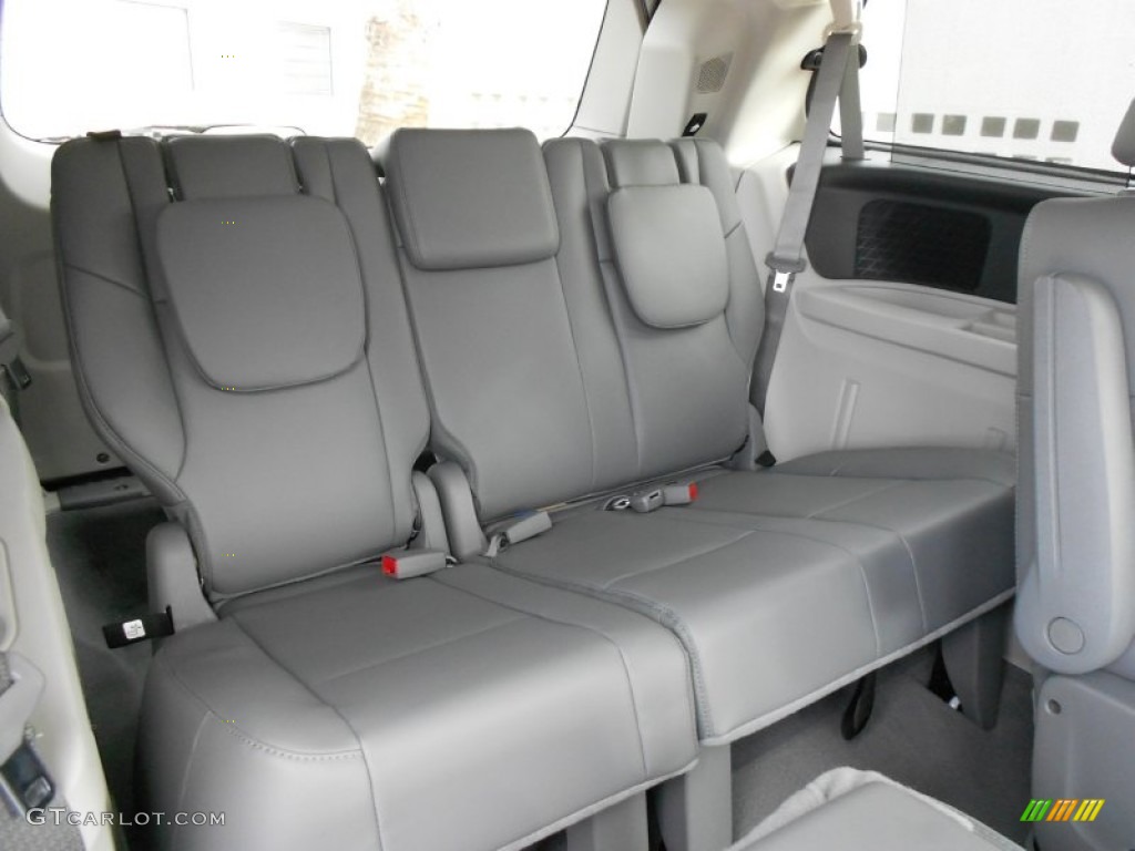 Aero Gray Interior 2012 Volkswagen Routan SE Photo #57837327