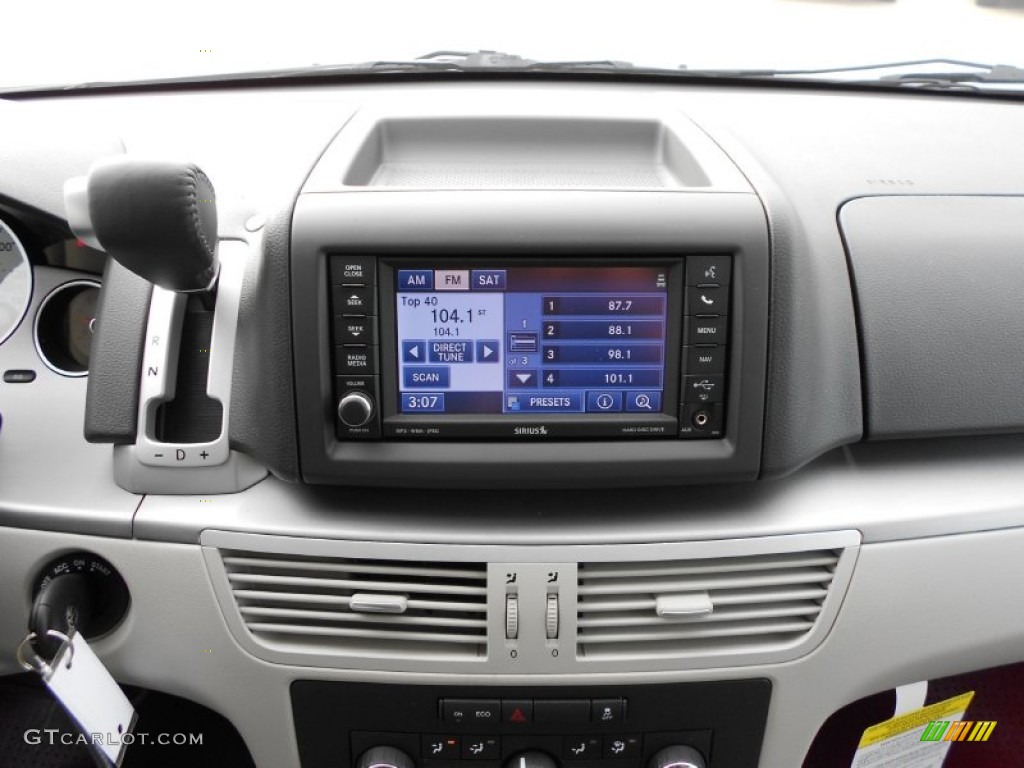 2012 Volkswagen Routan SE Controls Photo #57837362