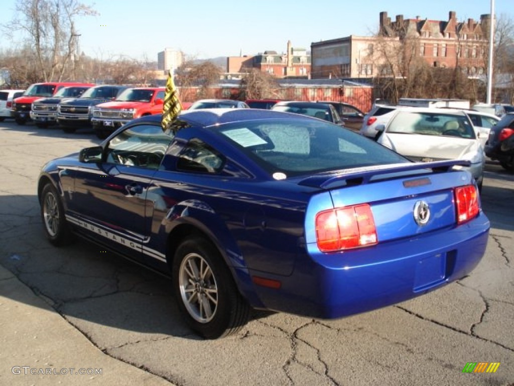 2005 Mustang V6 Deluxe Coupe - Sonic Blue Metallic / Light Graphite photo #6