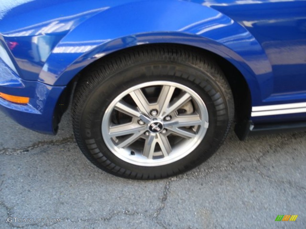 2005 Mustang V6 Deluxe Coupe - Sonic Blue Metallic / Light Graphite photo #11