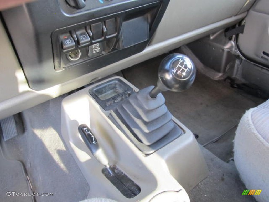 2004 Wrangler X 4x4 - Light Khaki Metallic / Khaki photo #11
