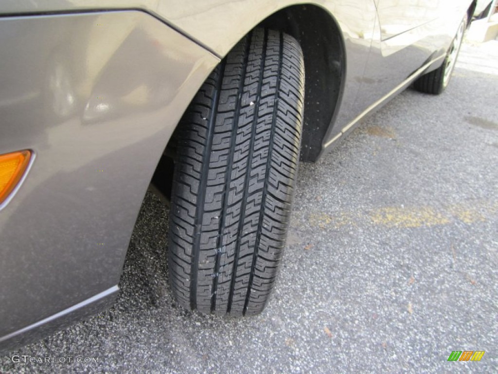 2005 Focus ZX4 SE Sedan - Liquid Grey Metallic / Dark Flint/Light Flint photo #2