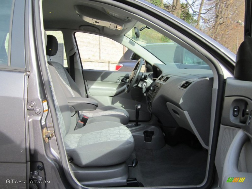 2005 Focus ZX4 SE Sedan - Liquid Grey Metallic / Dark Flint/Light Flint photo #16