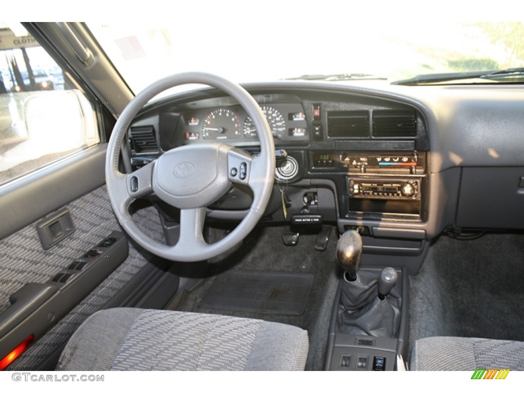 1995 Toyota 4Runner SR5 V6 4x4 Gray Dashboard Photo #57860015