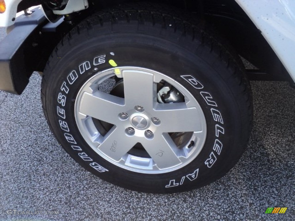 2012 Wrangler Sahara 4x4 - Bright White / Black photo #5