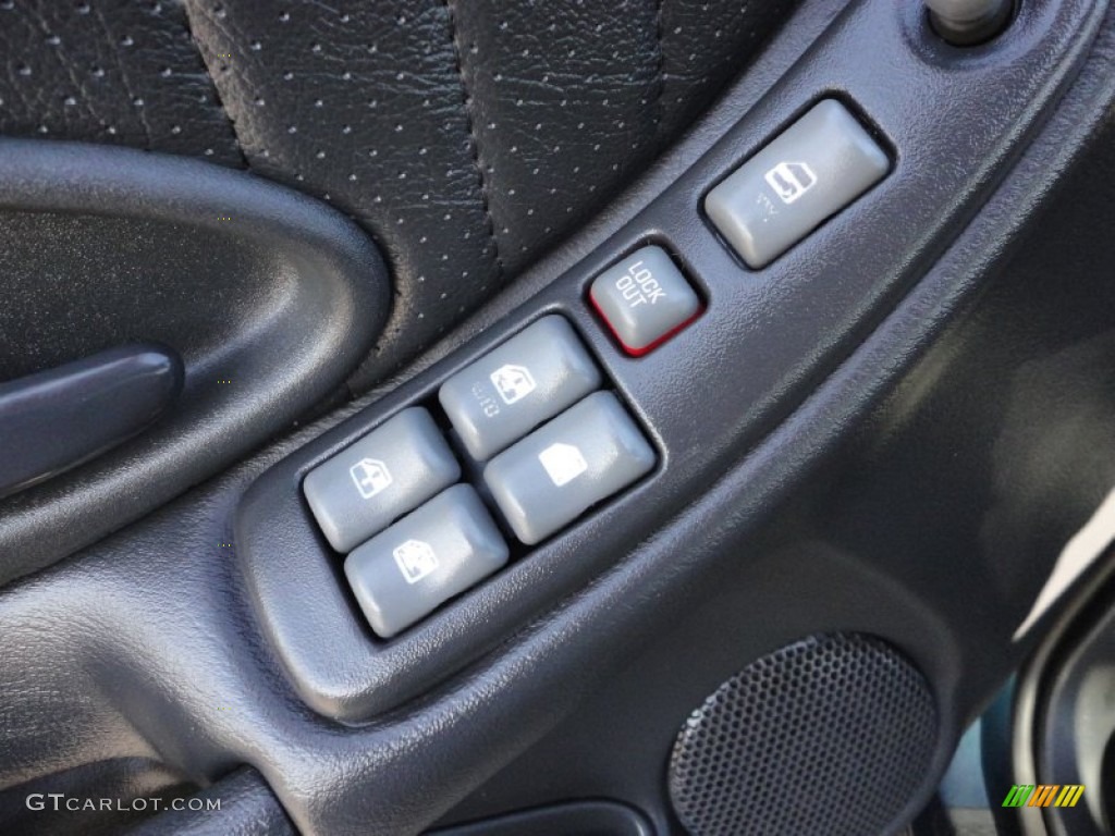 1997 Pontiac Grand Prix GT Sedan Controls Photo #57863030