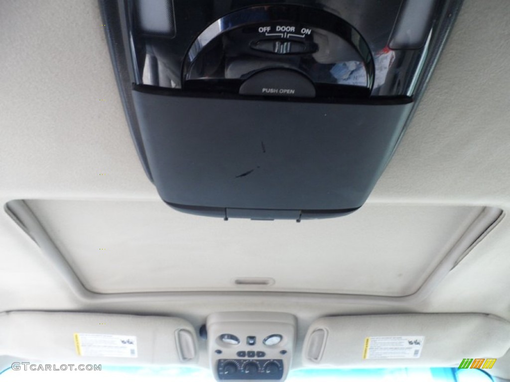 2003 Yukon SLT - Summit White / Pewter/Dark Pewter photo #32
