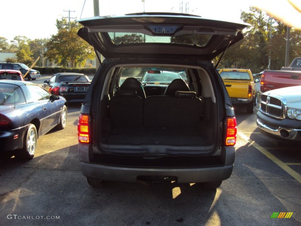 2002 Explorer XLS 4x4 - Black Clearcoat / Medium Parchment photo #9