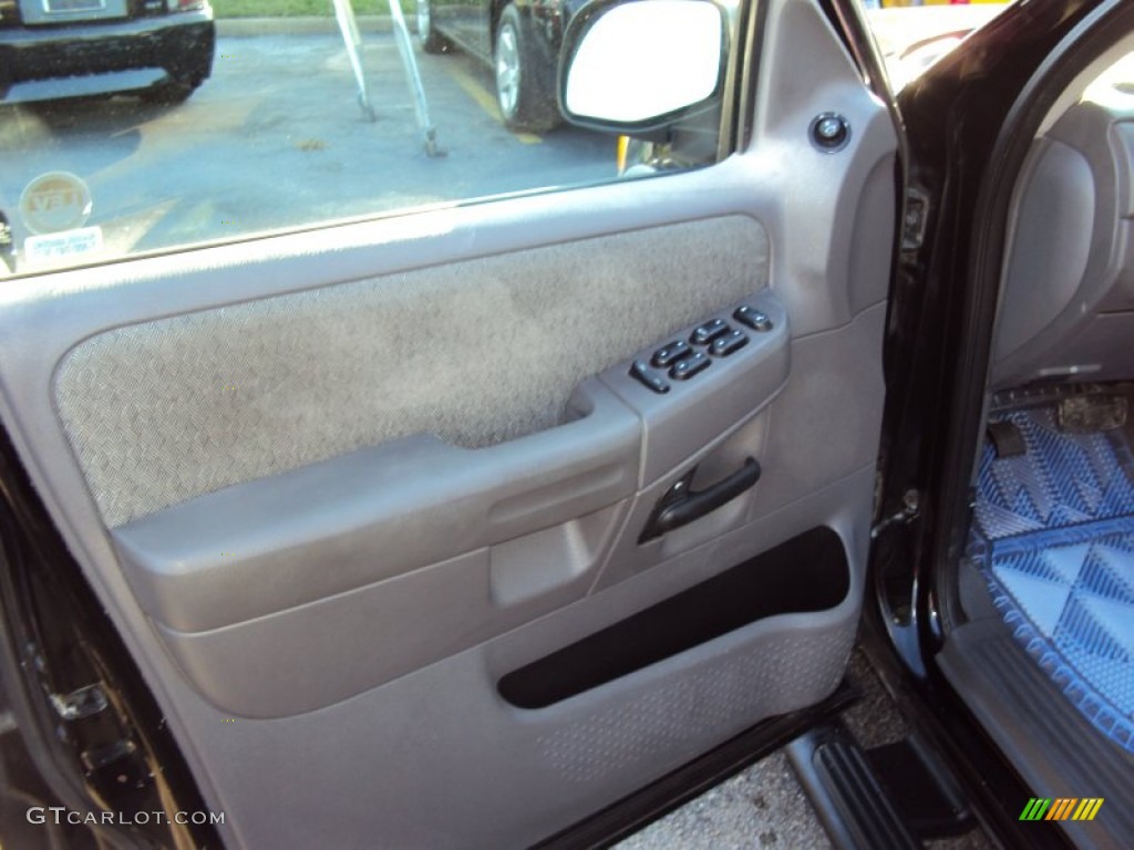2002 Explorer XLS 4x4 - Black Clearcoat / Medium Parchment photo #12