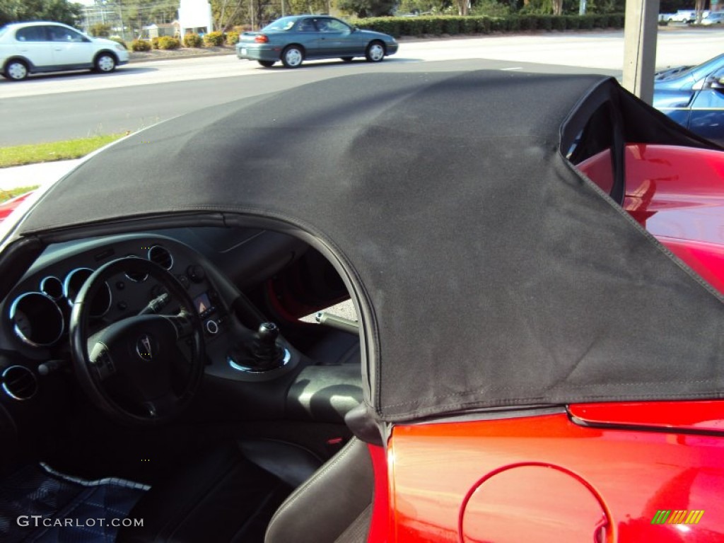 2006 Solstice Roadster - Aggressive Red / Ebony photo #11