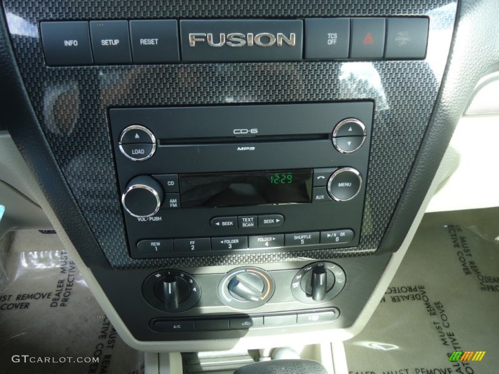 2009 Ford Fusion SE V6 Marks and Logos Photos