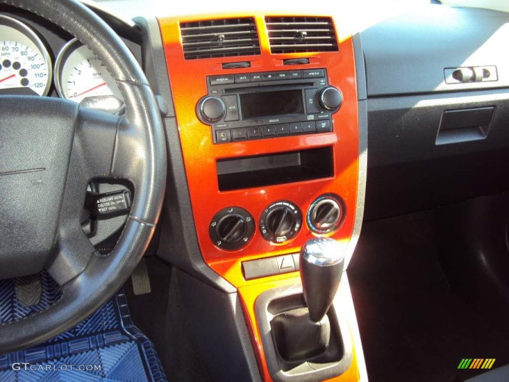 2008 Dodge Caliber SXT Controls Photo #57884482